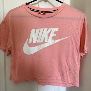Nike women’s cropped T-shirt Medium